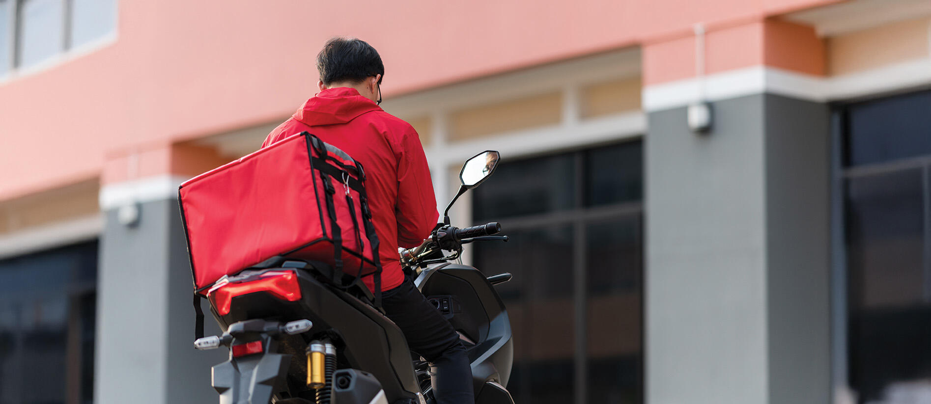 Motorbikes, yachts and horses: private or mixed use?